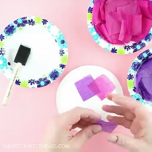 COLORFUL JELLYFISH CRAFT -Fun summer ocean craft for kids! GET THE DETAILS ----> https://iheartcraftythings.com/colorful-jellyfish-craft-kids.html | I Heart Crafty Things