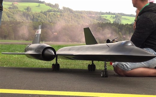 Fastetst Turbine Jet Blackbird SR-71 Mach 3 as a RC Scale Model Jet