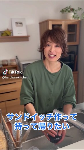 ボリューム満点！野菜たっぷりツナ卵サンドの作り方
