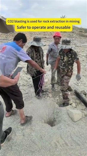 CO2 blasting is used for rock extraction in mining #co2blasting #co2rockblasting#mining #blasting