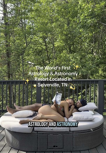 Just 4 hours from ATL, @stellararesort is the ultimate experience under the stars that you didn’t know you needed 💫 We stayed in the Spica Treehouse and absolutely loved every detail of this space! The stunning kitchen, private fire pit, rooftop hot tub, luxurious king size bed, soaking tub, and tons of astrology/astronomy books made this stay such an unforgettable one. You can also count on a customized experience based on which sun season you decide to visit with specific tea and journal prom
