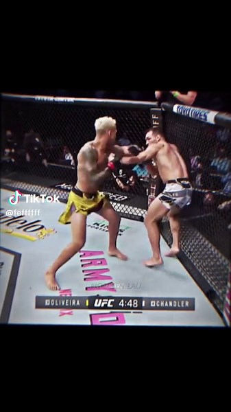 Charles Oliveira Vượt Qua Ngôi Vương Hạng Nhẹ