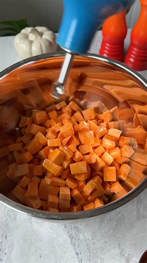 🍽 Here’s a look at my quick & delicious Nourish meal prep: Breakfast: Spinach Kiwi Smoothie Bowl – 610 calories Lunch: Quinoa Veggie Stir Fry Bowl – 700 calories Dinner: Turkey Sweet Potato Bowl – 700 calories ✨ This is seriously the tastiest meal prep ever—sweet, balanced, and ready in no time! Comment “YES” or “RECIPE” and I’ll DM you the full recipes! & the link to SIGN UP FOR NOURISH! Why I love @usenourish: ✅ Connect with dietitians on Zoom from home or on the go ✅ Personalized support for