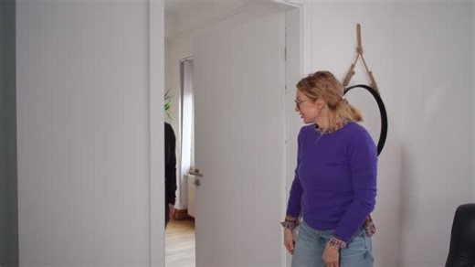 ✨ Votre esprit peut aussi apprendre à aller mieux. Et si on l’y aidait ? Au Pôle Santé & Bien-Être de Saint-Dié, l’hypnose Ericksonienne s’inscrit dans une approche douce, respectueuse et personnalisée, au service de votre équilibre émotionnel, de votre liberté et de votre mieux-être. 🧠 Rachel Luis Recio, Maître praticienne en hypnose Ericksonienne, vous accompagne avec bienveillance et expertise pour vous aider à mobiliser vos ressources intérieures, dépasser vos blocages et retrouver un apais