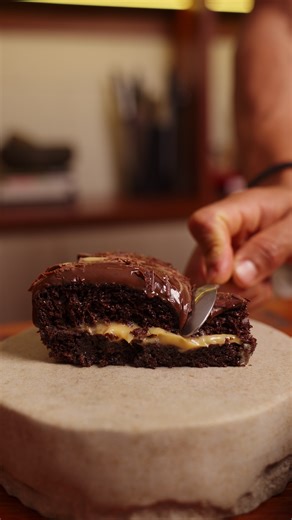 ¡La fiesta es de @PedidosYa pero el regalo es para nosotros! 🎉🔴 PedidosYa cumple 5 años y para celebrarlo a lo grande, se unieron con Mariaté para traernos una promo que está de locura total. Ya vieron en el video lo espectacular que está ese cuchareable y la torta de chocolate, ¡el dulce y la humedad exacta! 🤤 1 Solo por esta semana, del 2 al 8 de marzo, llévate cualquiera de estos combos a solo S/ 10.90: 🍰 Porción de Torta de Chocolate 1 Alfajor GRATIS. 🥄 Cuchareable de Alfajor 1 Brownie 