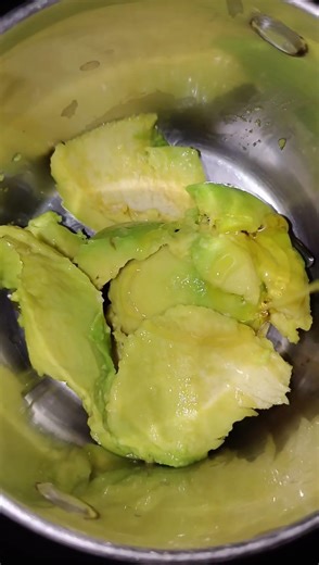 avacado milkshake making ✨😋#milkshake #avacado #trending #youtubeshorts #food #recipe #shorts #easy