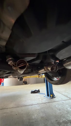 Double Valved cutoffs📈 Noise remote control on this Holden SS - From 🐯 ➡️ 🦁 DM US! #morenoengineering #valvestem #trending #holdencommodore #perth