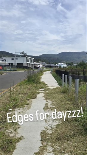 Sharp lines, clean edges, and the power to finish every lawn right. Atom edger on the borders, Bushranger whipper snipper for the detail work. Premium results every time. 💛💚 #ThatAussieLawnGuy #Bushranger82V #AtomEdger #LawnCareAustralia #IllawarraLawns #PrecisionEdging #WhipperSnipperWork #LawnMaintenancePro #AussieLawns #GardenMaintenance #CommercialLawnCare #PremiumLawnCare #LawnCareLife #LandscapingAustralia #CleanEdges #BeforeAndAfterLawns #MowerCrew #GreenAndGoldCrew #LawnCareBiz #Acreag