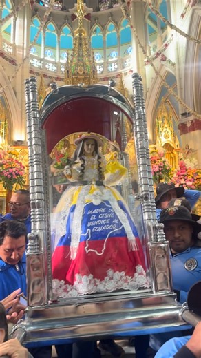 🚶‍♂️🙏 Empieza la peregrinación de la sagrada imagen de la Virgen de El Cisne. Hoy los devotos acompañan a La Churonita en el primer tramo: El Cisne – San Pedro de la Bendita. 🌿✨ #VirgendeElCisne #Peregrinación #Loja #Fe #Ecuador | Primer Reporte