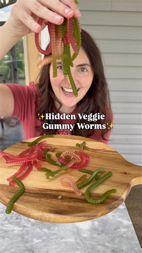Mom hack: turn veggies into gummy worms 🐛 #kidsnacks #healthyrecipes #snackideas