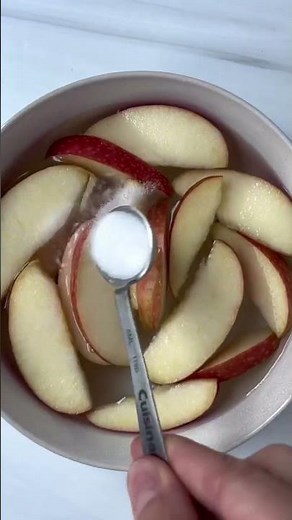 Mom Hack: Prevent your apples from turning brown