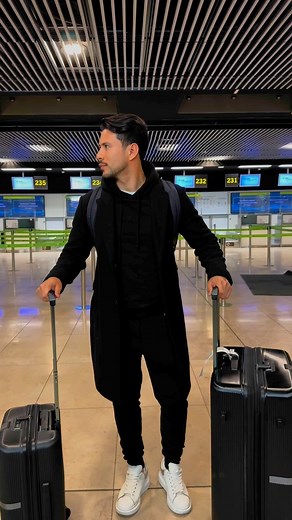Outfit check ✅ y sin Jet lag 😮‍💨🇪🇸 ¿A ustedes cuantos días les toma adaptarse cuando viajan? 👀 #mensfashion #outfit #madrid #mensstyle | Luis Roberto Zabalegui