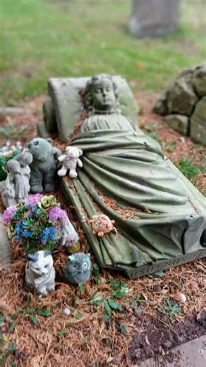 Bubble Gum Girl in Overleigh Cemetary #Cemetery #bubblegumgirl | Spencer J Derry