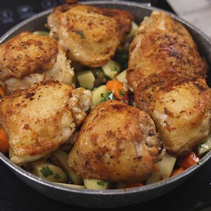 Es ist so lecker, es macht Sie wollen jeden Tag essen! Huhn Oberschenkel Abendessen in einer Pfanne! | Rezepte Lernen