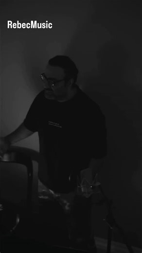 ‎ربک موزیک‎ on Instagram‎: "آهنگ توی تنهاییم باصدای مهدی جهانی 🔗دانلود و پخش در سایت و اپلیکیشن ربک موزیک 🌐www.rebec.ir #آهنگ #ربک_موزیک #مهدی_جهانی"‎