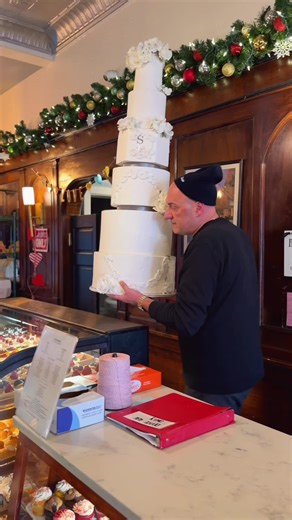 The customer always comes first 😂 #bakery #cakes #contis