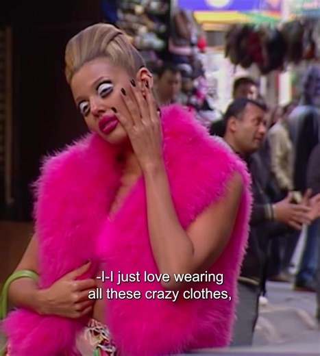 The Art of Modeling: Fashion Poses and Critiques