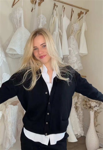 Rien à dire de plus, je suis toujours émue quand je vois notre collection de mini robes de mariée 🥹🙏🏻 #shortweddingdress #bridetobe2026 #secondlook #robedemariée #mariagecivil