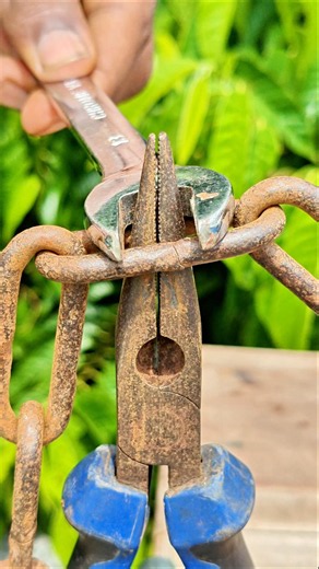 Genius Way to Securely Remove a Rusty Metal Rod Without Welding