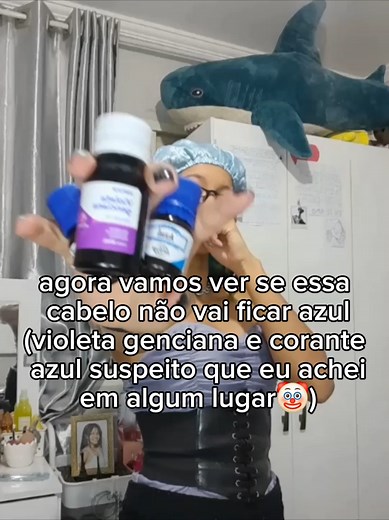 Como Pintar o Cabelo de Azul com Violeta Genciana