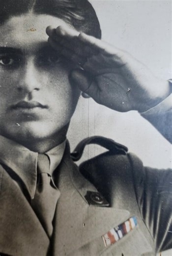 4.9K views · 4 comments | En 1932, con apenas 16 años y siendo alumno...