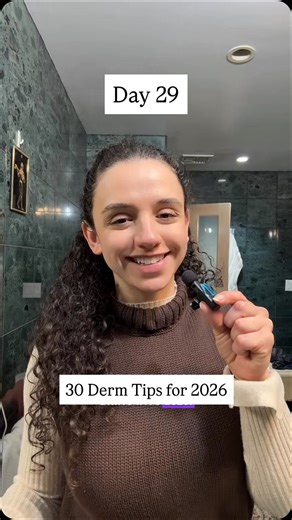 Crystal Fermano, PA-C on Instagram: "✨Day 29 of 30: how to actually apply your retinoid After cleansing, let your face dry for 5-10 minutes before applying. Then use only a pea-sized amount for your entire face. ⬇️Why?⬇️ ➡️Damp skin = more absorption = more irritation ➡️A pea-size is enough to get results without wrecking your barrier #retinoids #acne #skincare #acnescars"