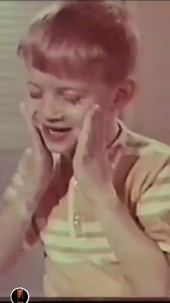 MissMissyPhillly🎼🎹🎸 on Instagram: "1960s Fuzzy Wuzzy Bath Soaps 🧸 Who remembers these?? Which one was your favorite? #fuzzywuzzy #bathsoaps #bathsoap #childhoodmemories #tvcommercial #tv #unlockedmemories #retro #1960s #bathtime #Fuzzywazzywasabear #boomer"