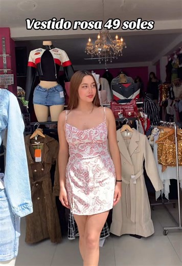 Liquidación de vestidos en Cajamarca, Perú