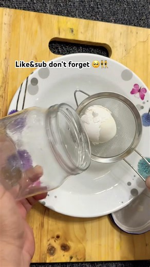 Egg Peeling Hack in a Jar of Water 🥚💧 (So Easy!)