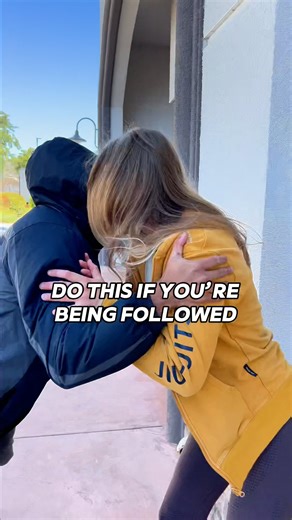 COMMENT 'SAFE' TO GET THE LINK TO OUR WOMEN'S SELF-DEFENSE COURSE. This is one of the most unsettling situations a woman can face — noticing someone following you on the street. Do not ignore it. Don’t pretend the threat isn’t there. In this video, we show a simple and highly EFFECTIVE jiu-jitsu move: the arm drag. It allows you to disengage quickly and get out of the situation safely. Key steps: * Face the person, keep your hands up — show you’re aware but avoid escalating. * Use the arm drag t