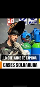Hola compañeros 😃¿Nadie te habla sobre gases en soldadura o tienes muchas dudas al respecto?Variedad, tamaños, prestaciones, seguridad, etc?¡Arrancamos con este primer vídeo presentación!En primer lugar, decirte que hay una gran variedad de tamaños y formatos, lo veremos todo detenidamente.¿Cuál es la misión del gas de protección en soldadura?¡Proteger el punto de fusión al realizar el cordón de soldadura!-Es decir, creando su propia atmósfera.(ponemos las manos en forma circular, mimetizando u
