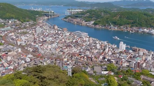 尾道映画祭 on Instagram: "第8回 尾道映画祭 2025で使用した オープニング映像をご紹介いたします🎬 尾道の美しい景色、街の音、 海がきらめく映像と、 これまで何度も尾道を訪れ その雰囲気に魅了されたsnowyさんに 音楽を手がけていただきました 尾道の映像と音楽のコラボをぜひお楽しみください🌟 【snowy プロフィール】 故郷の雪景色を抒情的なサウンドで表現する 新世代シンガーソングライター、音楽プロデューサー"snowy"。 エレクトロポップバンド"エドガー・サリヴァン"のボーカル 佐々木萌のソロプロジェクトとして、2022年に始動。 作詞・作曲・編曲を自身で手がけ、 ダンスビートと生楽器が融合した オルタナティブサウンドを特徴としている。 #尾道映画祭"