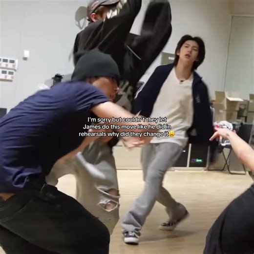 Like come on he’s 20.It's so attractive even in a raincoat..I need him more than I thought.I watched this 52min film immediately. (Don't get me for my comment,please) #james #zhaoyufan #jamescortis #micdrop #cortis