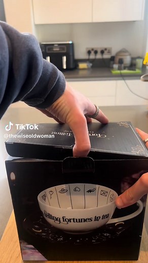 Understanding Tasseography: The Art of Tea Leaf Reading