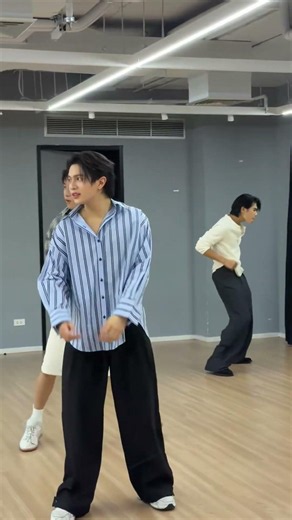 Liam practicing the choreo of tasty with his P'Nut😭🤏🏻he is so cute, look at his little moves