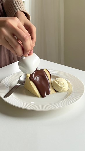 Irresistible Basque Burnt Cheesecake Recipe with Chocolate Sauce