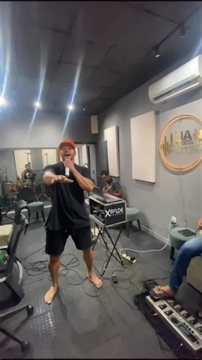 Bloco das Virgens 👙 on Instagram: "🚨 É SEGUNDA-FEIRA, HEIN! 🚨 A partir das 10 horas da manhã, quem comanda a energia é eleeeeee… @xandechagass no Bloco das Virgens! 🔥🎶 Vai ser muita música, muita animação, muita alegria e aquele clima que só o nosso bloco sabe fazer! 💃🏽🕺🏽 Não fique de fora! Chama os amigos, veste teu abadá e vem viver esse momento com a gente! 💖 📍 É aqui com vocês! ⏰ 10h da manhã 🎤 Xande Chagas Não perca! Vai ser estouro! 💥 #BlocoDasVirgens #XandeChagas #SegundaDeCa