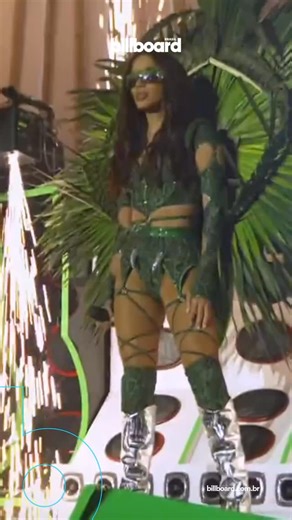 Billboard Brasil on Instagram: "A PODEROSA CHEGOU! Neste sábado (1º), Anitta levou o público ao delírio após subir ao palco do Global Citizen Festival Amazônia ao som do hit “Show das Poderosas”, mas em ritmo de rock doido. (Vídeo: Multishow)"