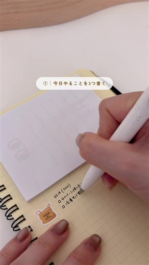 【インスタにて配布してます】 オレンジデイズ大好きなドラマ🍊 ⠀ ⠀ ⠀ 歌番組で柴咲コウさんが歌ってた 「sign」もとってもよかったよね🥲🌸 ⠀ ⠀ ⠀ 今日は【4月にやるべきこと5選】 ⠀ ⠀ ⠀ ①今日やることを3つ書く ⠀ ⠀ ⠀ できそうな小さなことで大丈夫⸝⋆ ・水を飲む ・息子と公園に行く ↑のようなことを書いてるよ◎ ⠀ ⠀ ⠀ ②今日はここまでを決める ⠀ ⠀ ⠀ 全部やり切ろうとしないこと！ 今日は掃除機かければOK🌸 クイックルワイパーは明日とかね（笑） ⠀ ⠀ ⠀ ③人と比べるのをやめる ⠀ ⠀ ⠀ 比べるのは絶対に昨日の自分！ ④1人にじかんをつくる ⠀ ⠀ ⠀ 家族がいるとなかなか難しいけど 10分でも先に寝室いってもらうとか ⠀ ⠀ ⠀ 少しだけ早起きをして 私は時間を作ってるよ📔 ⠀ ⠀ ⠀ ⑤頭の中を外に出す ⠀ ⠀ ⠀ 書き出すのは難しい方は ジャーナリングカレンダー活用してね🌸 ⠀ ⠀ ⠀ ・周りに合わせて疲れやすい ・新しい環境で気を使いすぎてしまう ・ちゃんとしなきゃって思いが強い ・気づくと自分のこと後回しにしてる 4月って 環