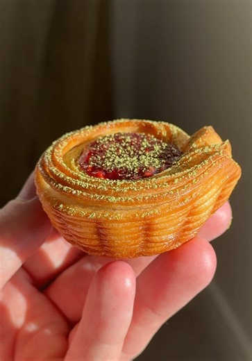 Panier pistache framboise 🥵 #croissant #viennoiserie #foodtok #food #pastry