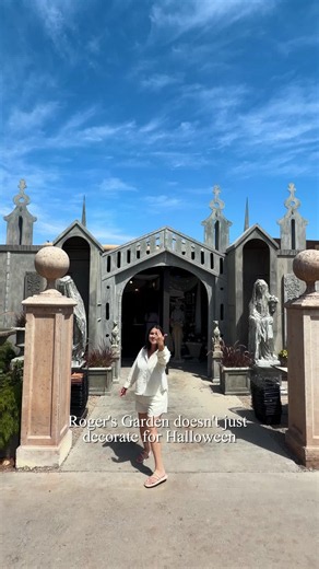 🎭 Halloween at Rogers Gardens is officially in its Midnight Masquerade era 👀✨ if you love Halloween, add this to your OC fall traditions 🎃🖤 @rogersgardens 📍2301 San Joaquin Hills Rd, Corona Del Mar, CA 92625, United States #halloween #halloween2026 #CDM #newportbeach #thingstodo