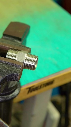 DIY How to threaded pipe #diy #plumbing #homerepair #plumber