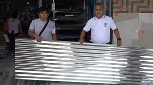 35 reactions · 18 shares | #ApoyoSocial // Con el objetivo de que las autoridades comunales y moradores del caserío Alto Oriental, mejoren su local comunal para realizar de manera óptima su reuniones, la máxima autoridad provincial Econ. Iván Mendoza Jaramillo, dispuso la entrega de 40 planchas de calamina. | Municipalidad Provincial de Padre Abad Oficial | Facebook