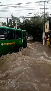 Así se encuentra la avenida López de Legaspi. Créditos a quien corresponda. #ReporteVial #Jalisco #Zapopan #GDL #Clima #Lluvia #Inundaciones | Mc Ángel Ruiz Rodriguez