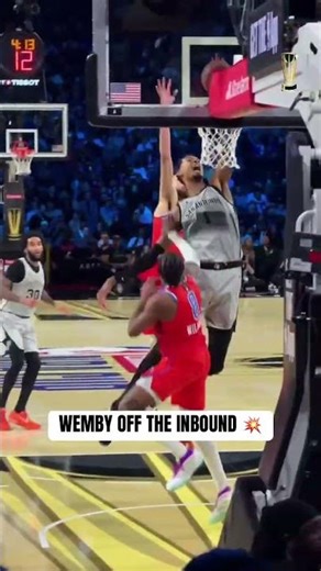 Wemby with the quick jam off the inbound 🏆