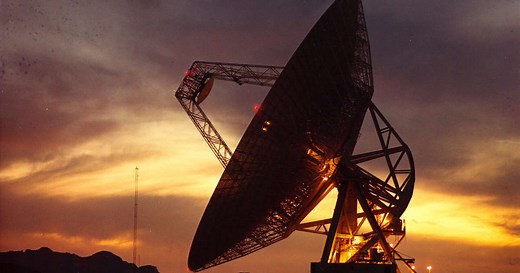 ¿Cómo se comunica la NASA con una nave espacial?