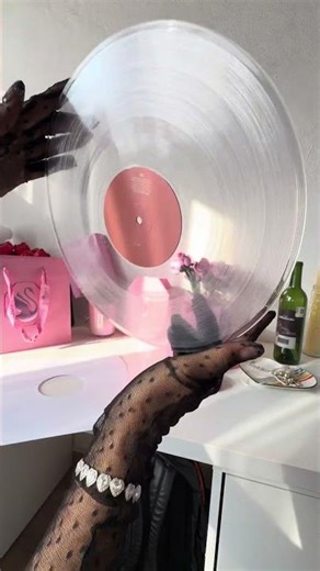 unboxing de mi primer vinilo de Ariana💘 #shorts #arianagrande #thankunext #unboxing #asmrunboxing