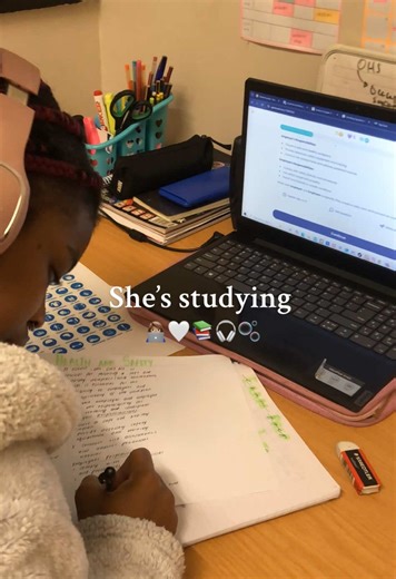All my notes on one page?😮‍💨 One Page Study Method = Game Changer 📚🔥 Have you ever tried this method? Repost- TikTok ruined the quality of the previous one😫 #nqobilesdiary #studytok #studywithmee #studymotivation #onepagemethod #examseason #itstudent #fypシ゚