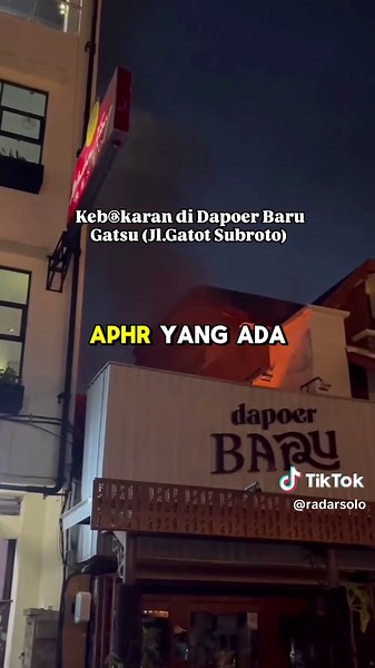 Kebakaran Hebat di Kafe Dapoer Barru Solo