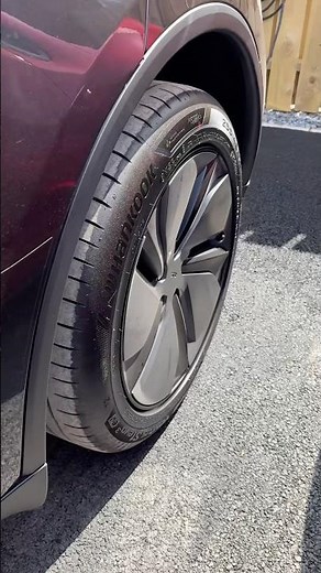What tyres come on the NEW 2026 Tesla Model Y? 🚗 #tesla #modelY